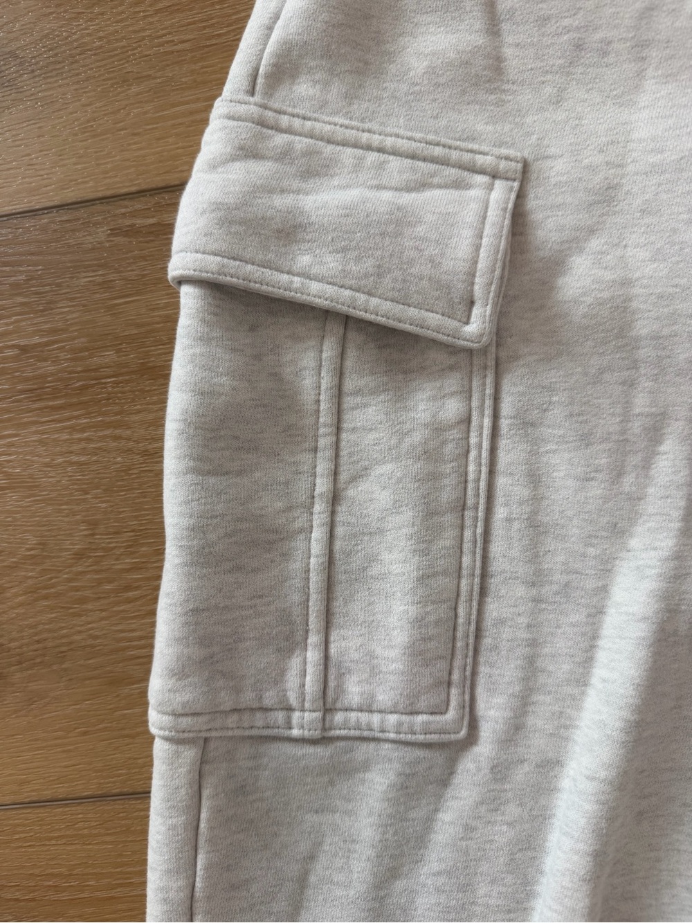 Aritzia Mega Fit Cargo Sweatpants - Picture 3 of 6